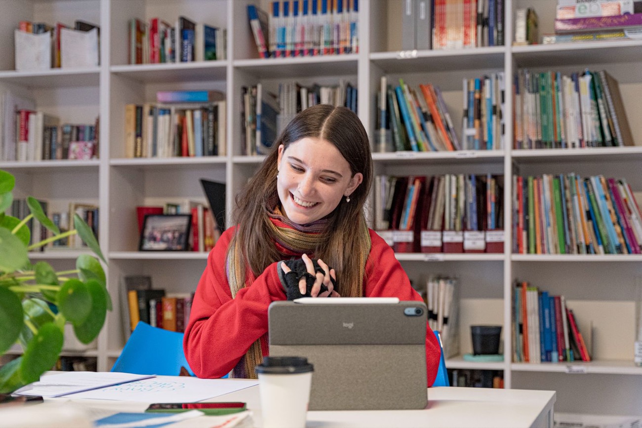 A student studying in the school library in Barcelona